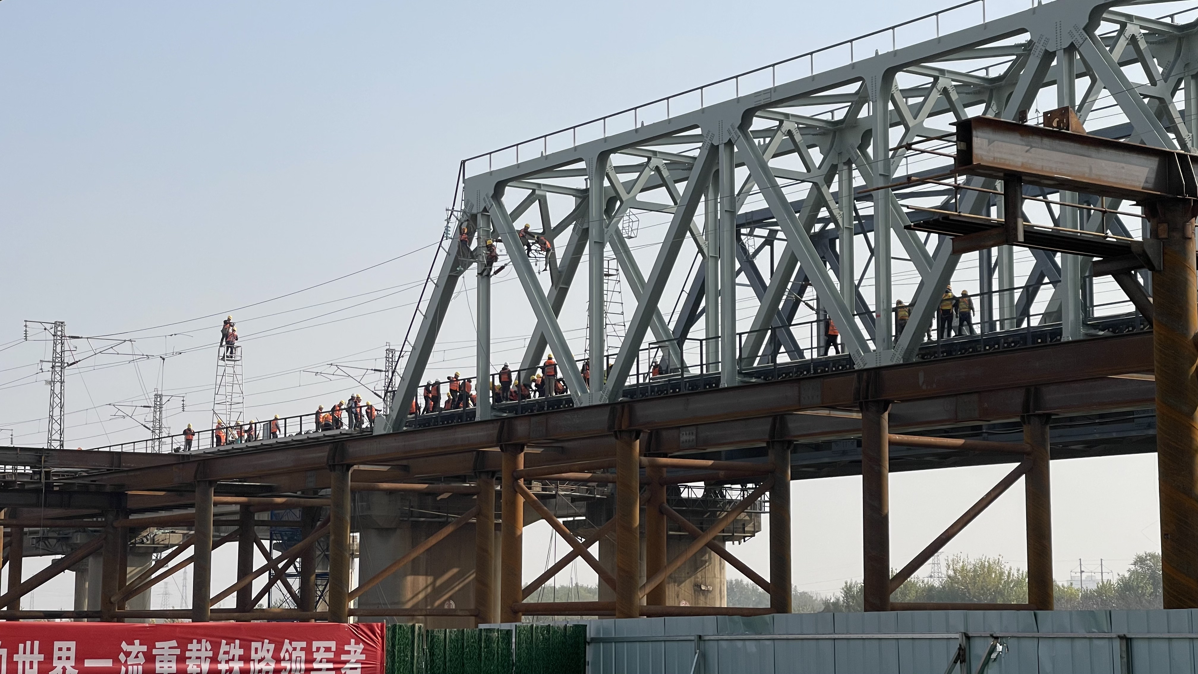 沧州铁路在&ldquo;空中换梁&rdquo;